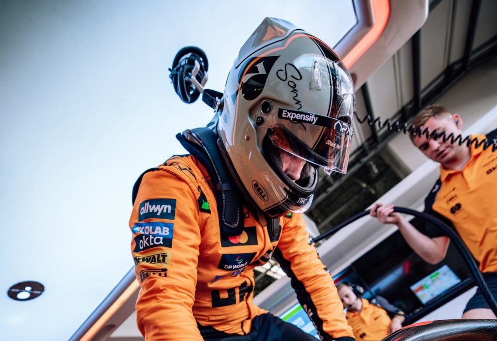 Après F1® Le Film, Brad Pitt conduit la McLaren de 2023 sur le Circuit des&nbsp;Amériques